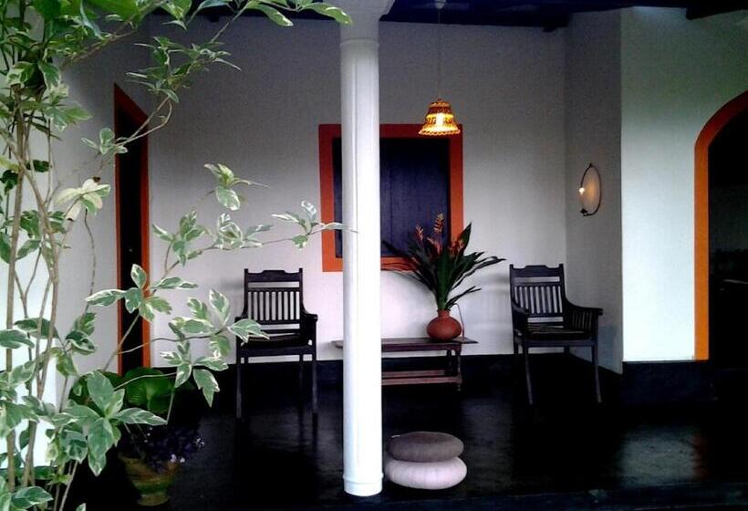 ホテル Shehani Beach Bungalow