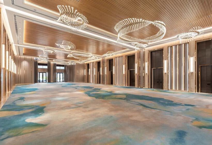 هتل Taj Exotica Resort & Spa, The Palm, Dubai