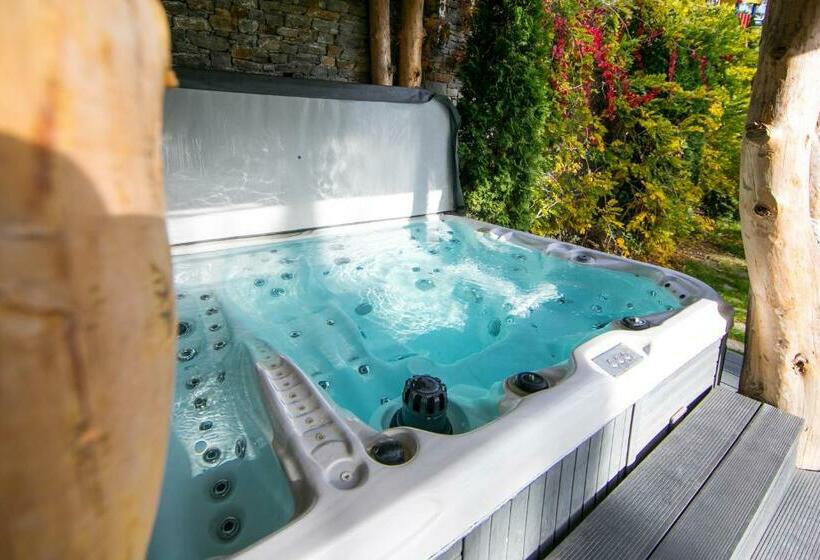 Отель Valentina Castle