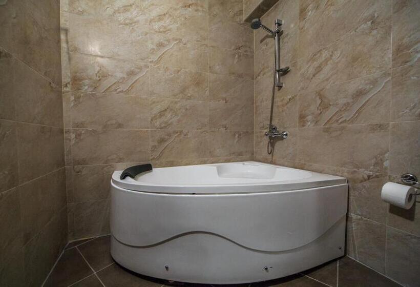 Отель Valentina Castle