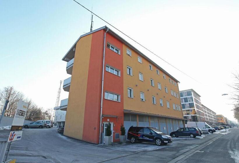 Montagehotel Living@linz