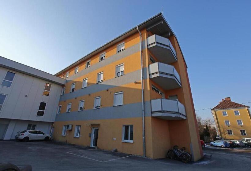 Montagehotel Living@linz