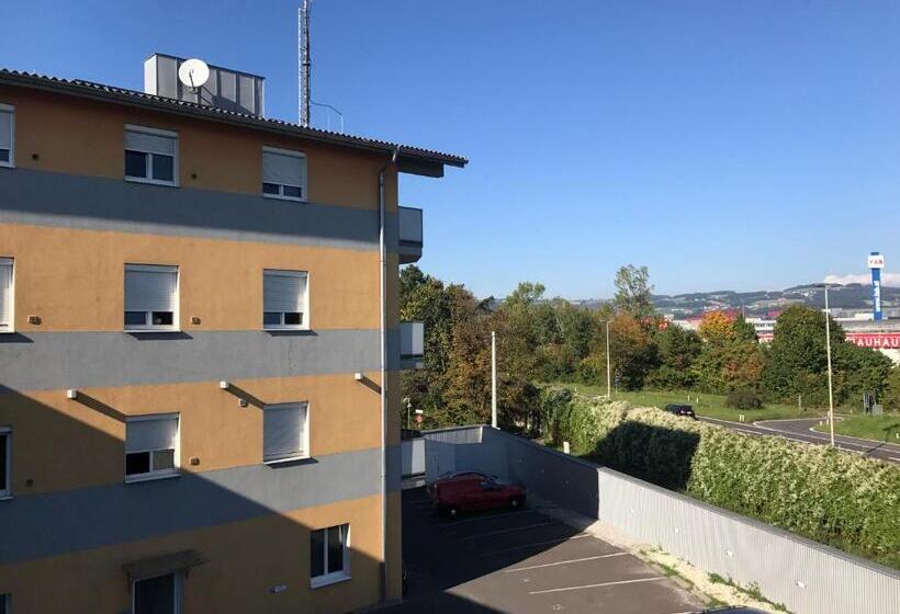 Montagehotel Living@linz