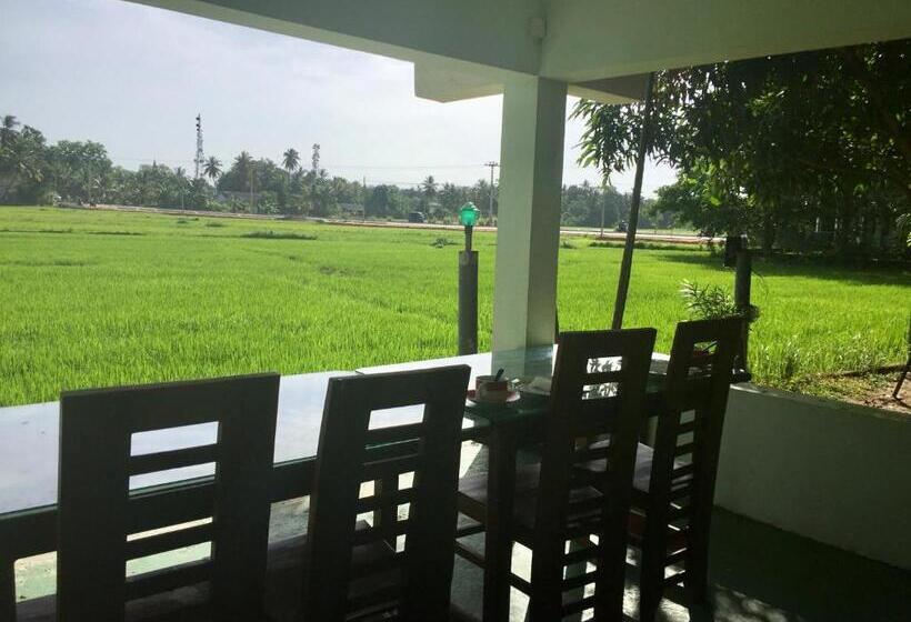 פנסיון Thisara Guest House