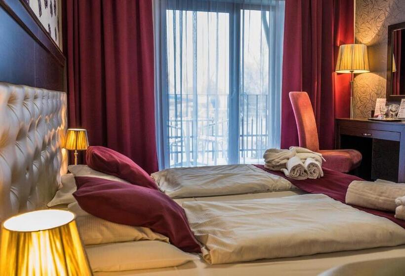 Session Hotel Ráckeve