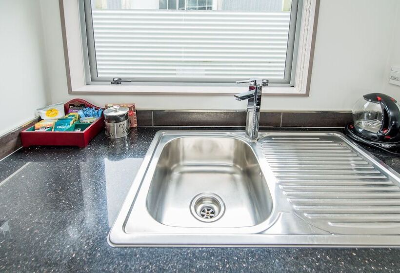 151 On London Motel & Conference Centre