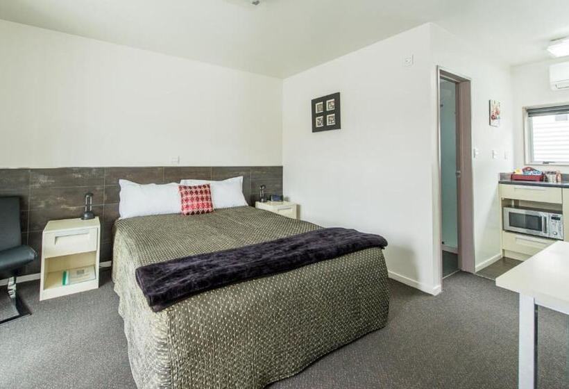 151 On London Motel & Conference Centre