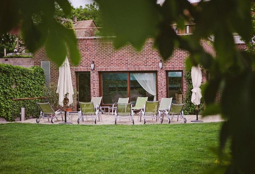 Crocus Gere Bor Hotel Resort & Wine Spa