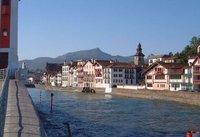 בית מלון כפרי Agur Deneri