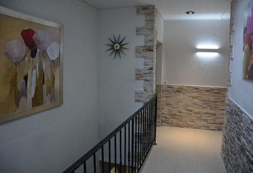 בית מלון כפרי Alpina