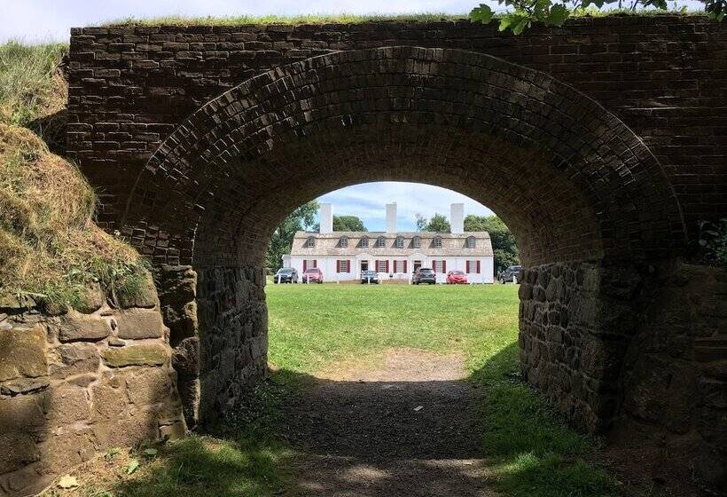 فندق Annapolis Royal Inn