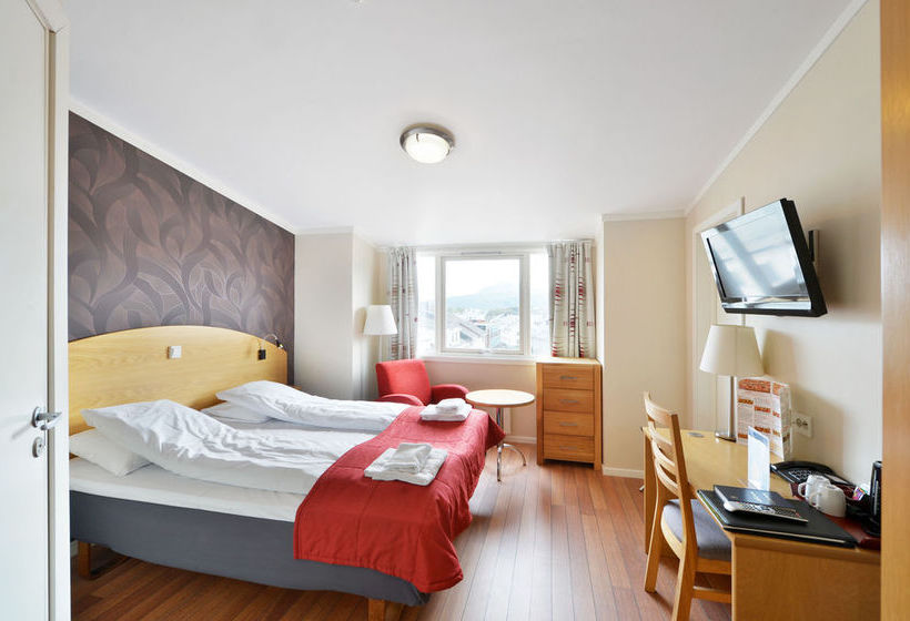 בית מלון כפרי Astoria