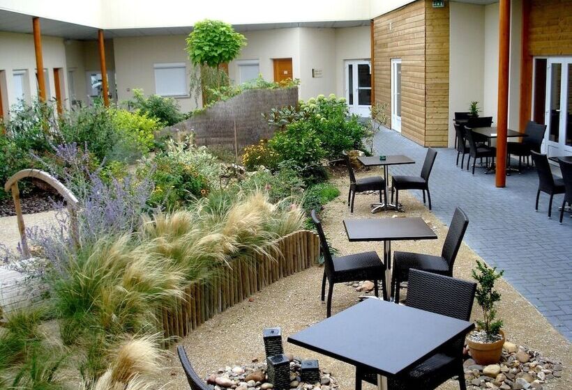 Отель Logis Auberge Des Moissons