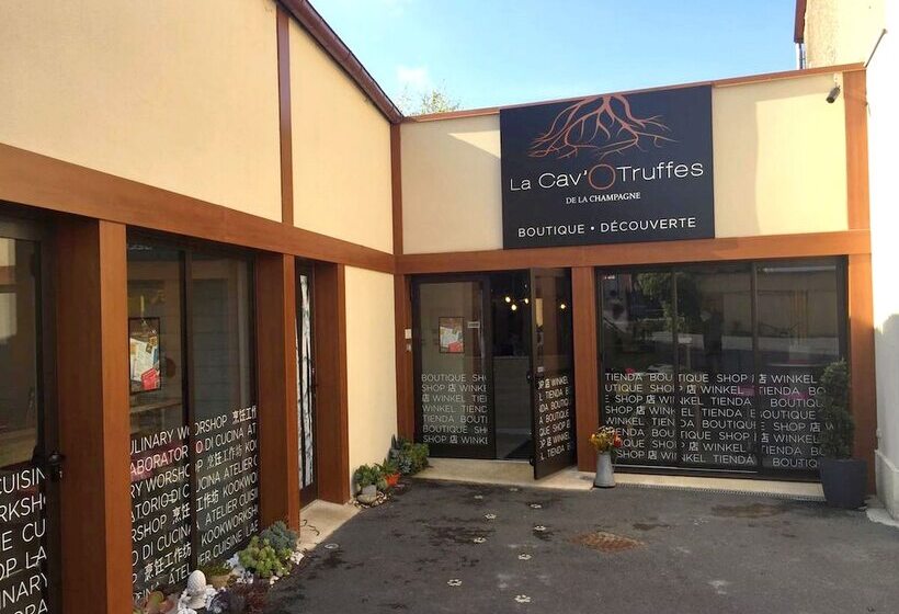 Отель Logis Auberge Des Moissons