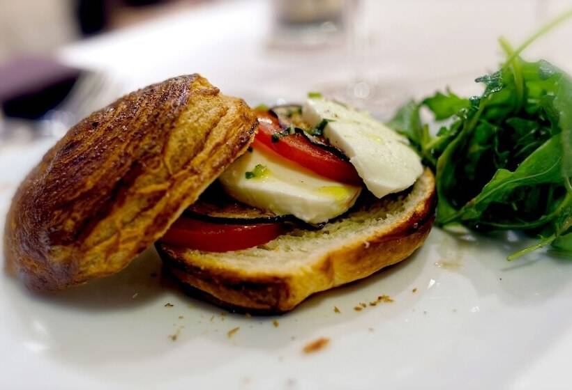 Отель Logis Auberge Des Moissons