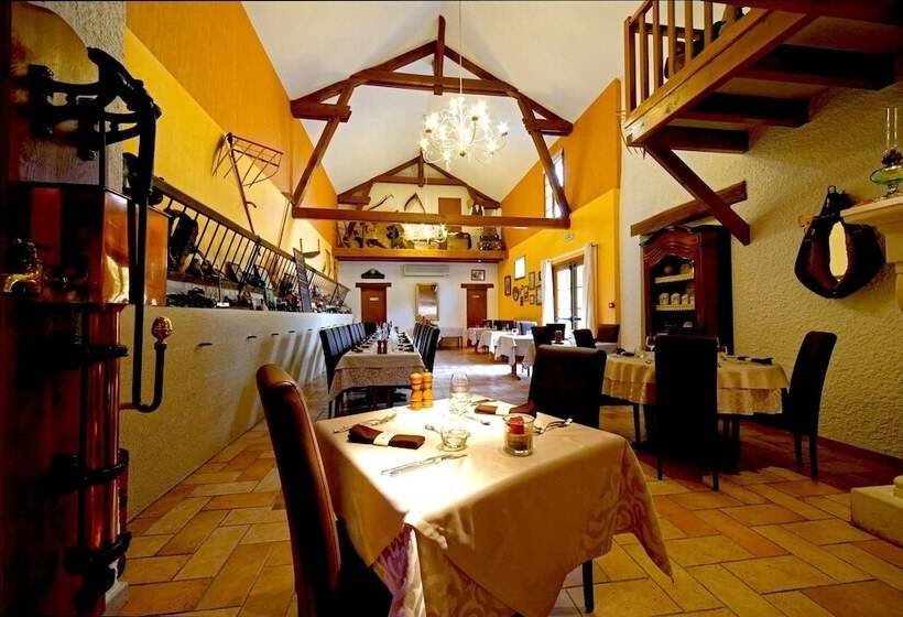 Отель Logis Auberge Des Moissons