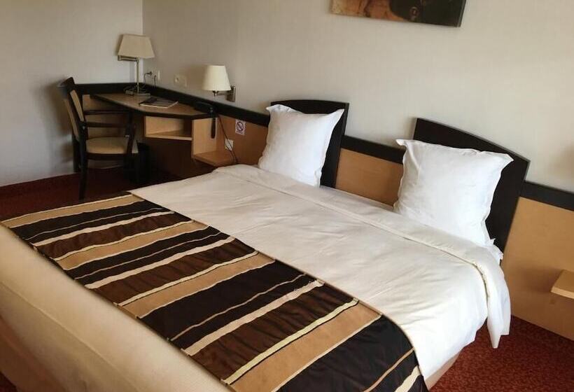 ホテル Logis Auberge Des Moissons