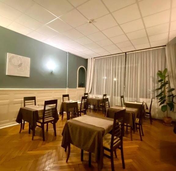 호텔 Authentic By Balladins, Hôtel Le Carré D Aix