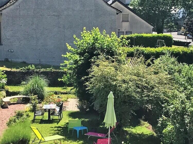 בית מלון כפרי Auv