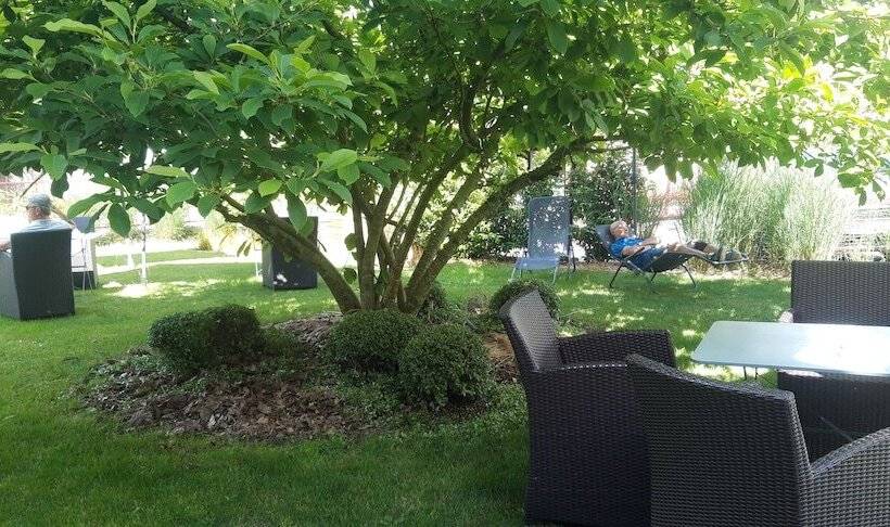 호텔 Logis Hôtel De La Chapelle