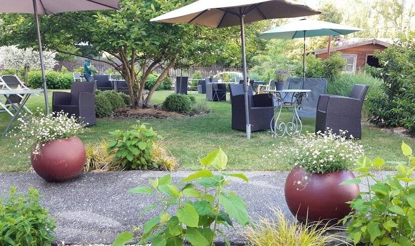 호텔 Logis Hôtel De La Chapelle