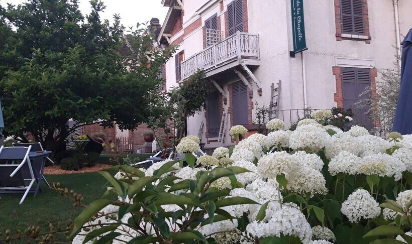 호텔 Logis Hôtel De La Chapelle