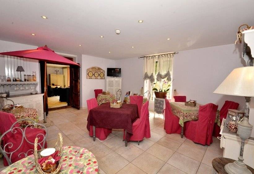 호텔 Logis Hôtel De La Chapelle