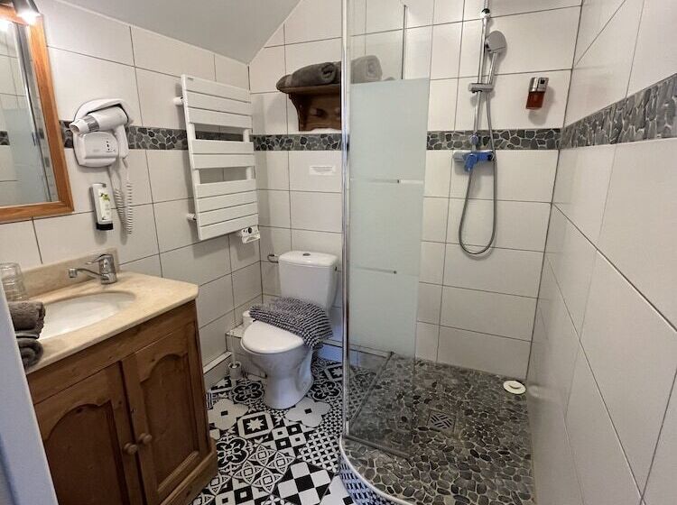 호텔 Logis Hôtel De La Chapelle