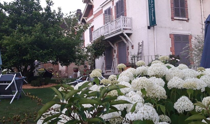 호텔 Logis Hôtel De La Chapelle