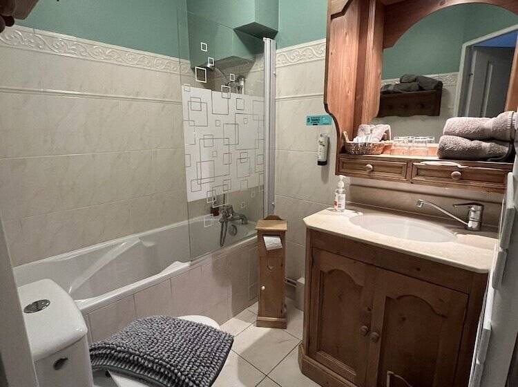 호텔 Logis Hôtel De La Chapelle