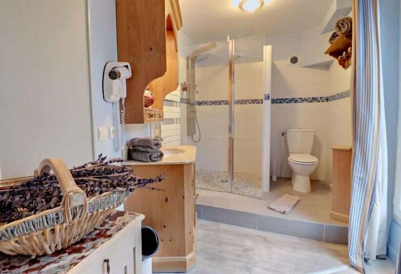 호텔 Logis Hôtel De La Chapelle