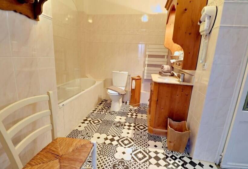 호텔 Logis Hôtel De La Chapelle