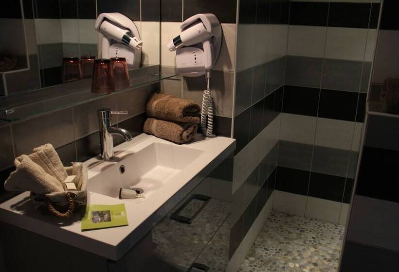 호텔 Logis Hôtel De La Chapelle