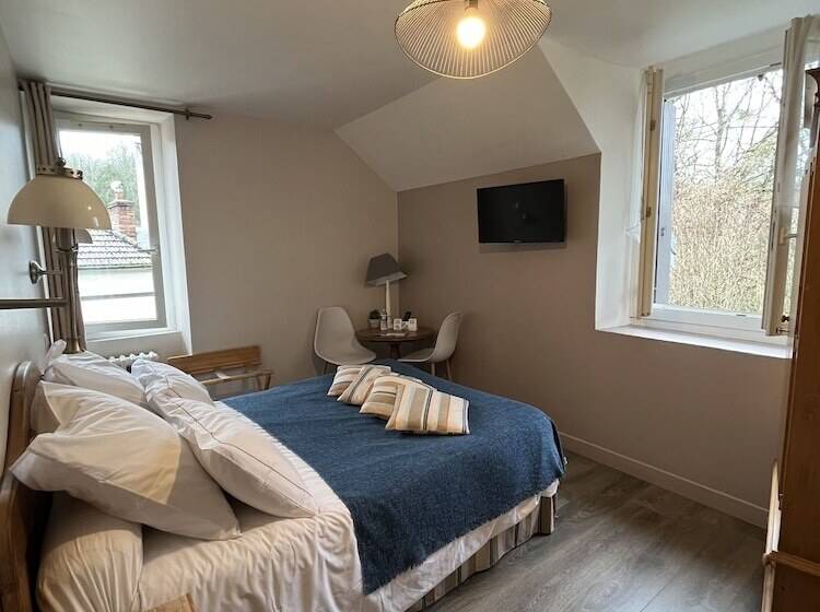 호텔 Logis Hôtel De La Chapelle