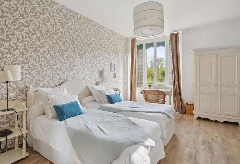 호텔 Logis Hôtel De La Chapelle