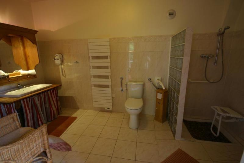 호텔 Logis Hôtel De La Chapelle