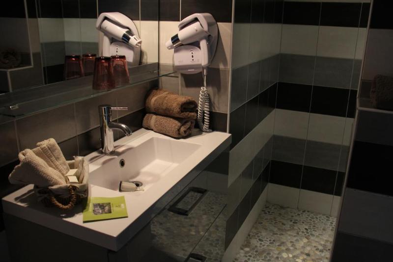 호텔 Logis Hôtel De La Chapelle