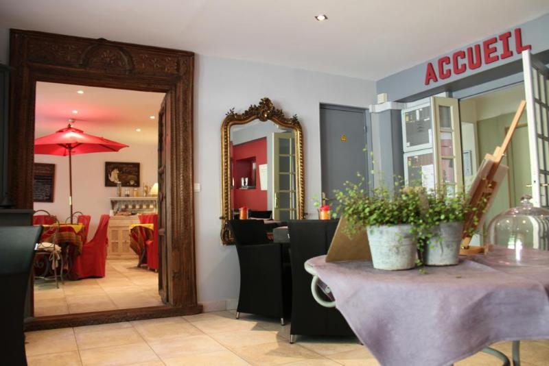 호텔 Logis Hôtel De La Chapelle