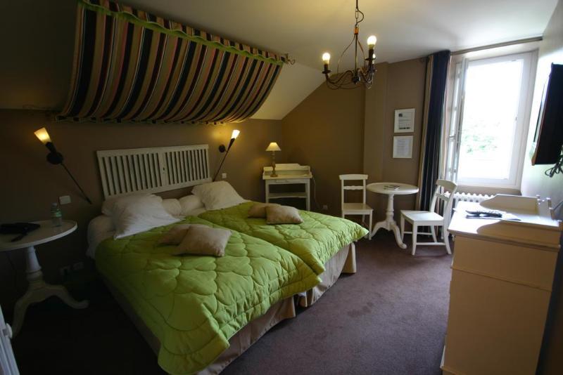 호텔 Logis Hôtel De La Chapelle