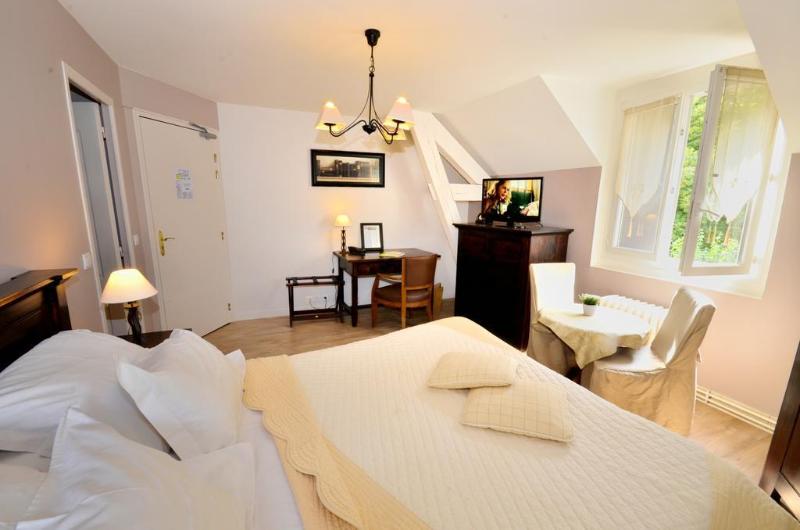 호텔 Logis Hôtel De La Chapelle