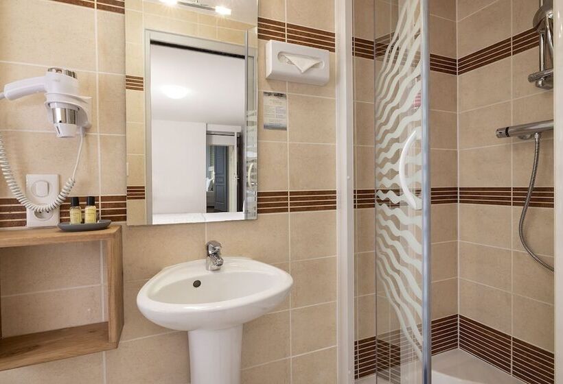 ホテル De Lion Sur Mer