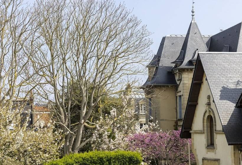 ホテル De Lion Sur Mer