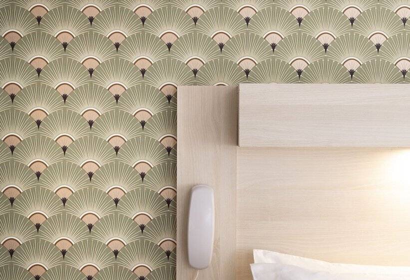 ホテル De Lion Sur Mer