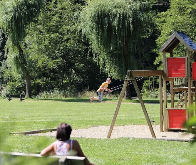 ホテル Floreal La Roche En Ardenne