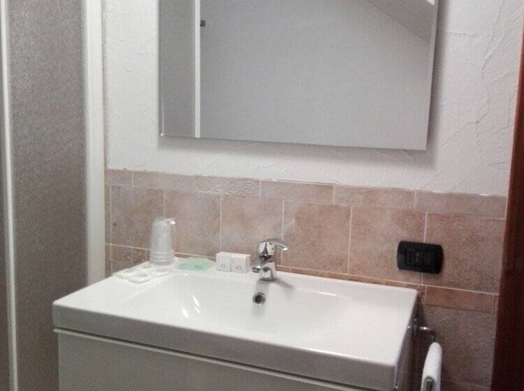 בית מלון כפרי Garni Le Corti