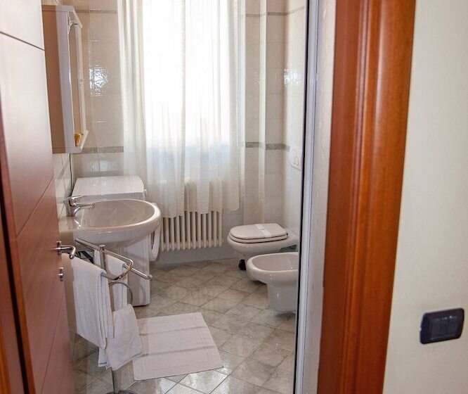 בית מלון כפרי Garni Le Corti