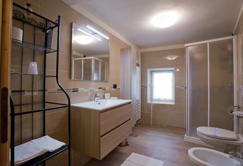 בית מלון כפרי Garni Le Corti