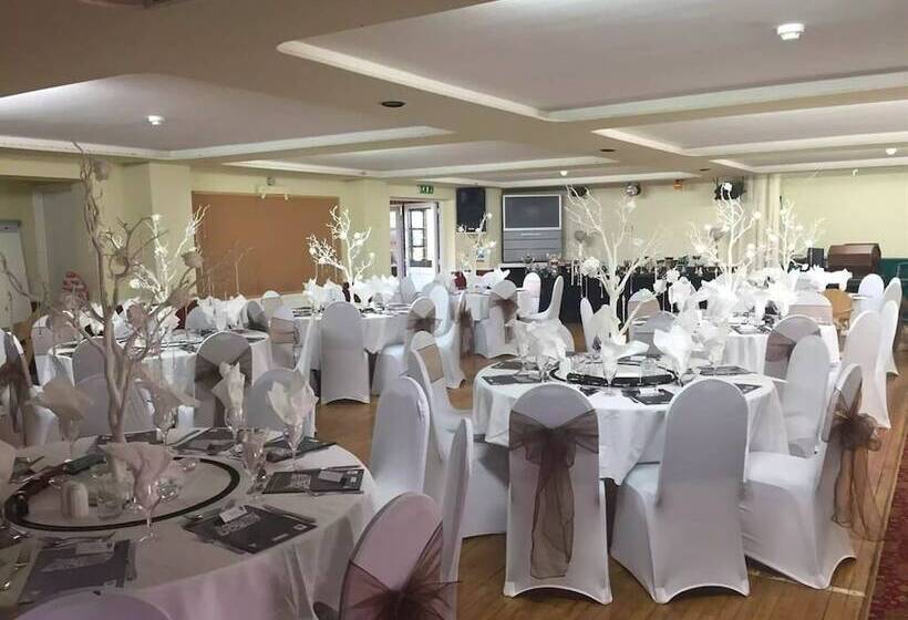 호텔 Halfway House Inn Country Lodge