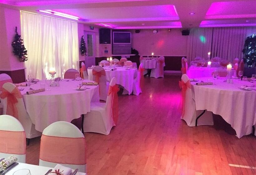 호텔 Halfway House Inn Country Lodge