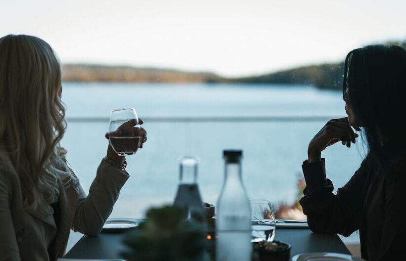 Hällsnäs Hotell & Restaurang